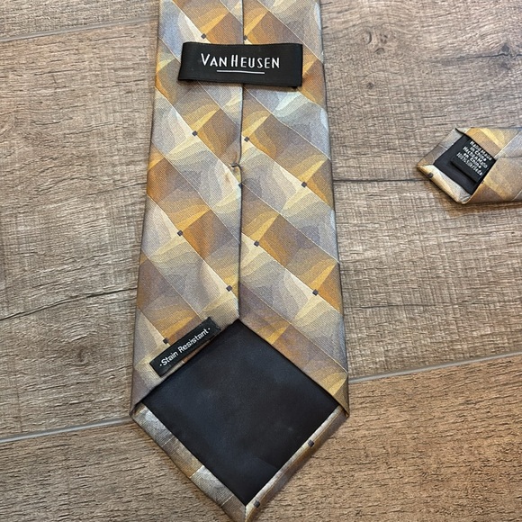 100% Silk Van‎ Heusen Men’s Neck Tie - Picture 4 of 6
